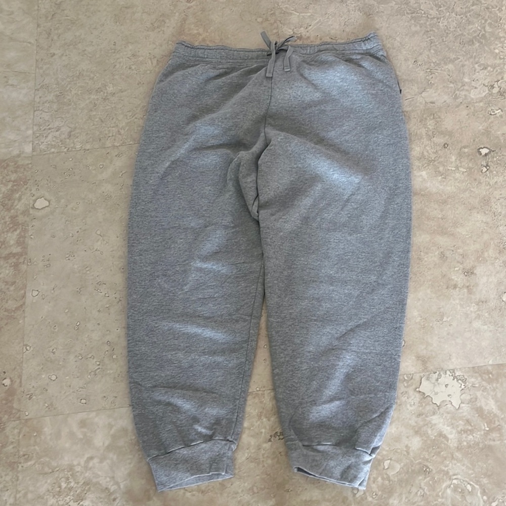 💕HP💕Hanes men’s gray sweatpants- elastic and drawstring waist, 2 pockets
